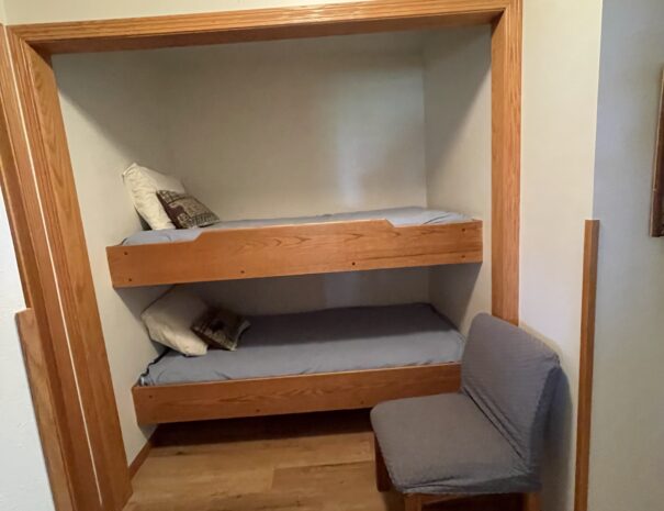 bunk-beds-lake-carlos-villa-4